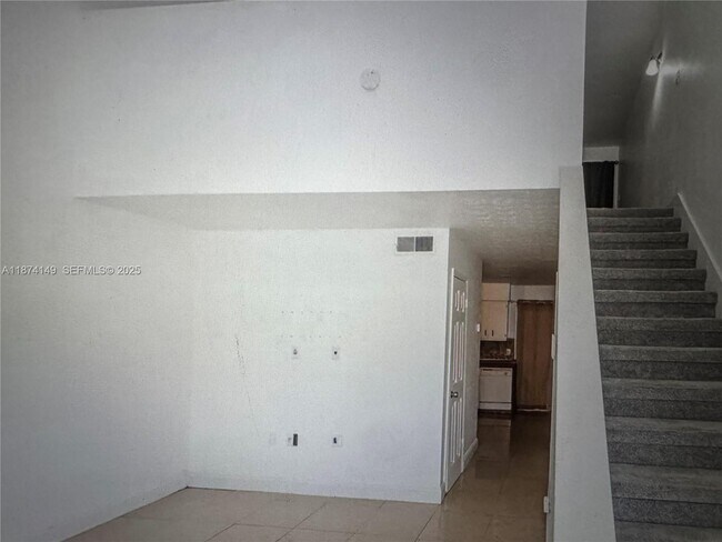 Building Photo - 3984 Crayrich Cir