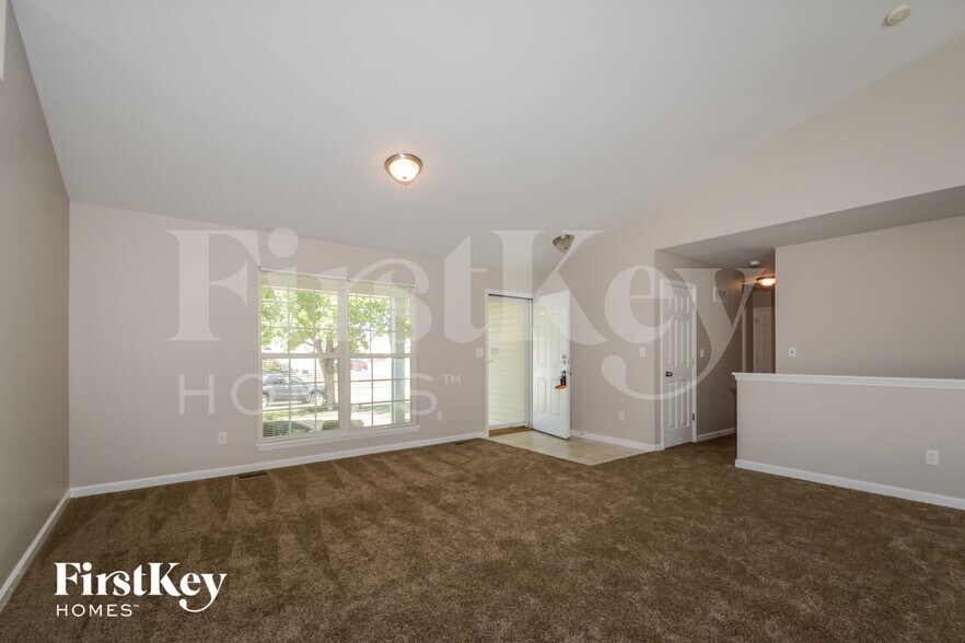 Building Photo - 310 Rustic Oaks Dr