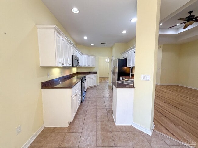 Building Photo - 4913 Vizcaya Dr