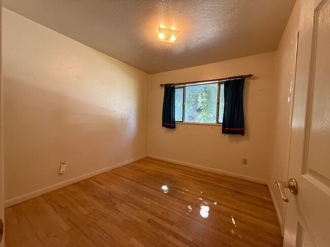 Building Photo - North Central 3 Bedroom Home