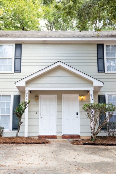 Building Photo - 909 Dickenson Ave