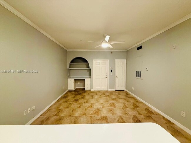 Building Photo - 860 N Orange Ave