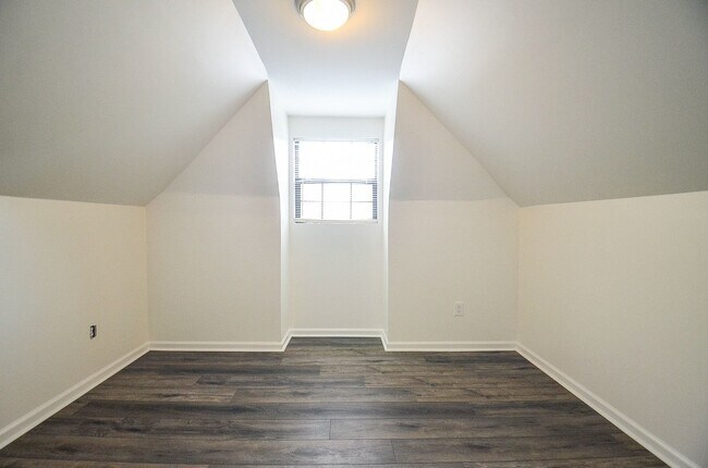 Building Photo - 15614 Dawnbrook Dr