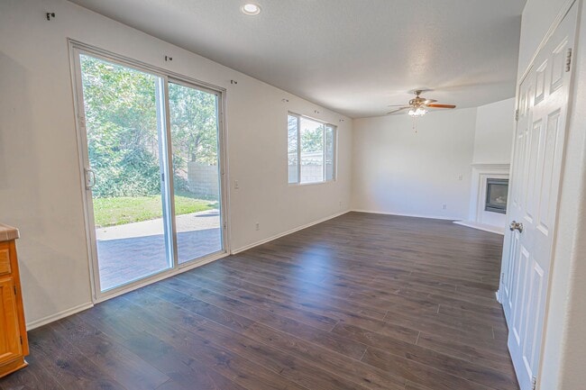 Building Photo - Charming 3-Bedroom Home with a Big Backyar...