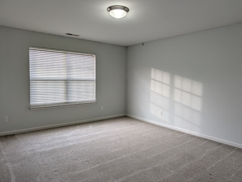 Building Photo - 172 Chandler Springs Dr