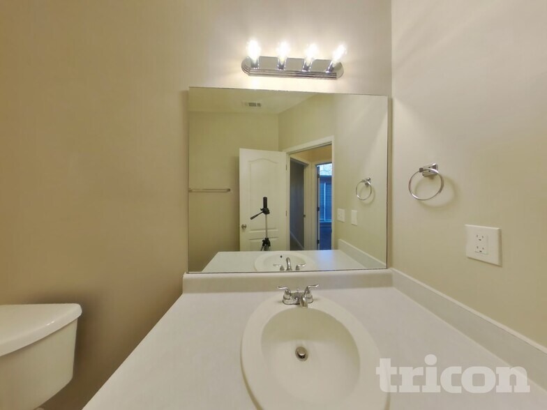 Building Photo - 8018 Christian Ct