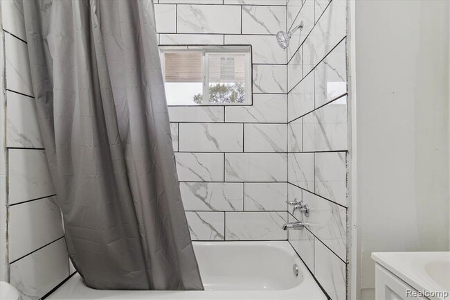 Building Photo - 5421 Toledo St