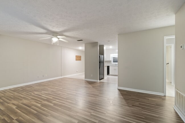 Building Photo - 235 Sunny Hills Dr