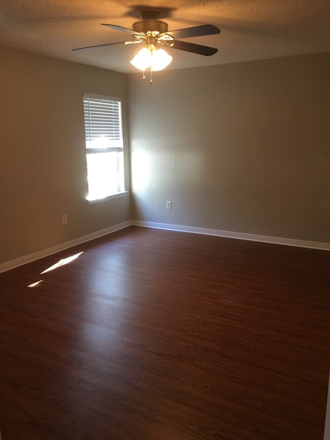 Building Photo - 5980 Savannah Dr