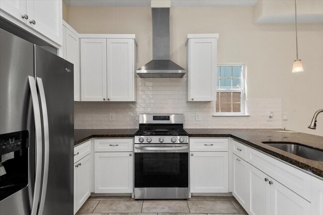 Building Photo - 2002 Lynnfield St