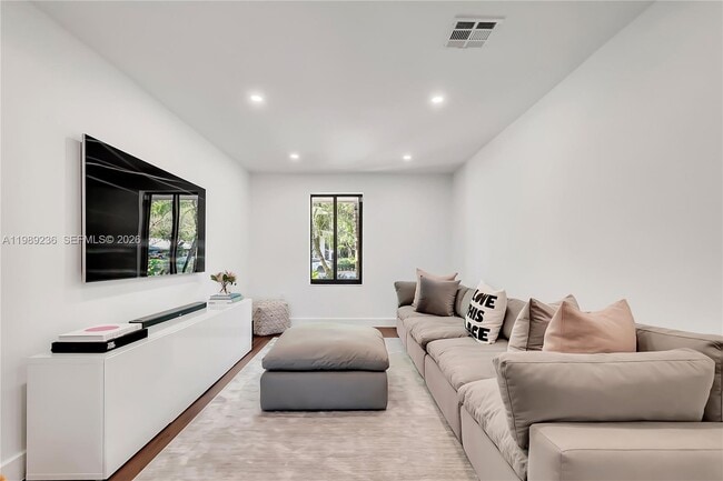 Building Photo - 3425 Alhambra Cir