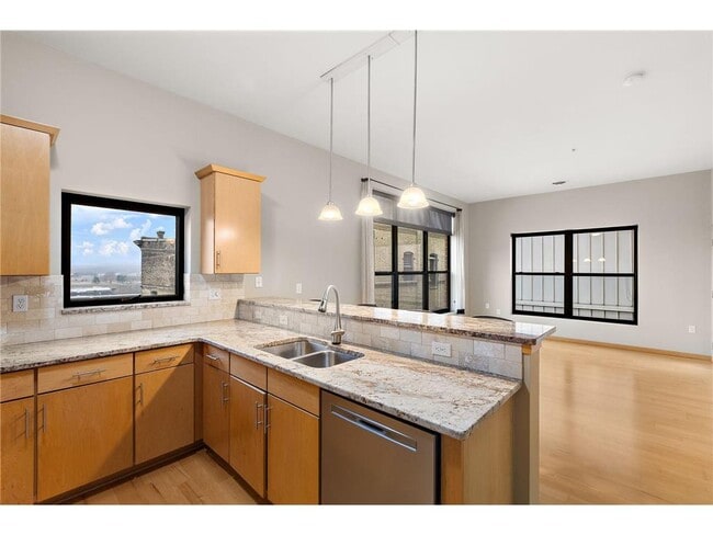 Building Photo - 270 4th St E