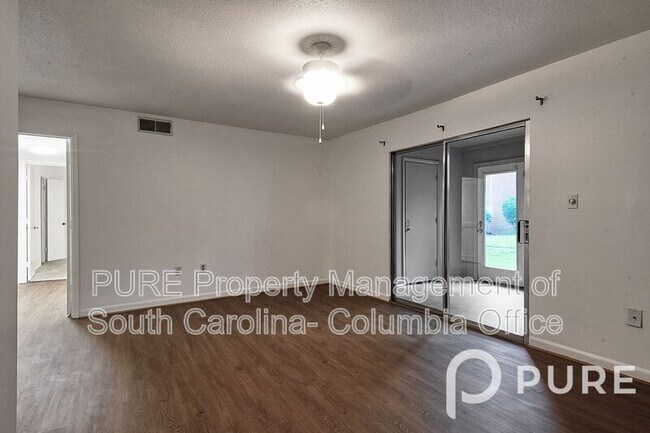 Building Photo - 601 Riverhill Cir