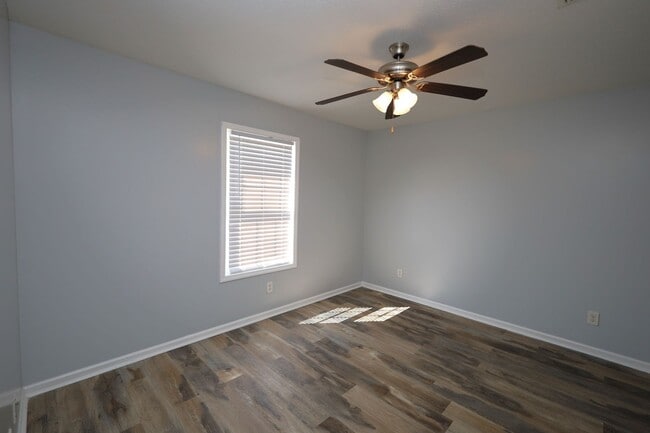 Building Photo - 1732 Eli Pl