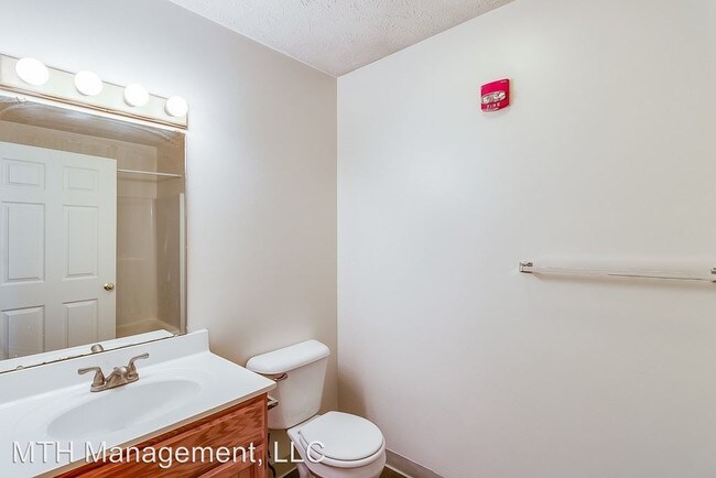 Building Photo - 2 br, 1 bath  - 315 W. Grand River Ave.