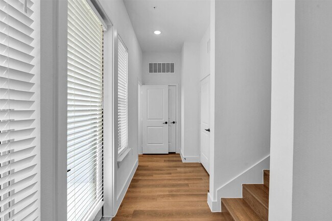 Building Photo - 1407B Forward Dr