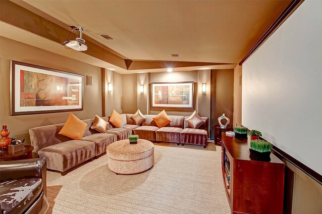 Building Photo - 7 Shearling Ct