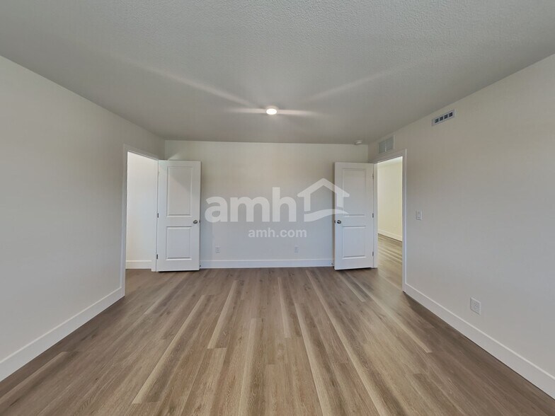 Building Photo - 10367 Bee Balm St