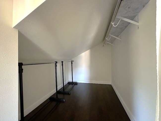 Building Photo - Proctor district home featuring updated ki...