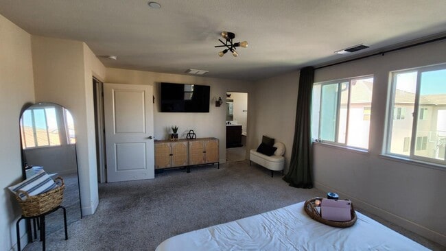 Building Photo - 1280 Palermo Dr