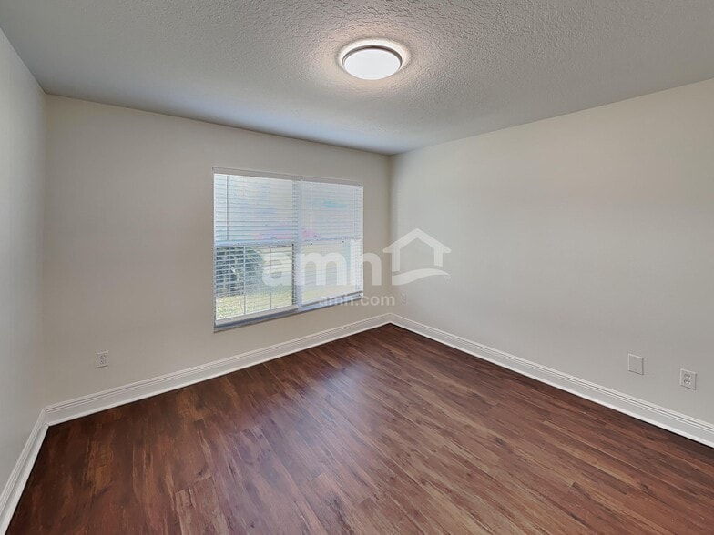 Building Photo - 3826 Bayshore Cir