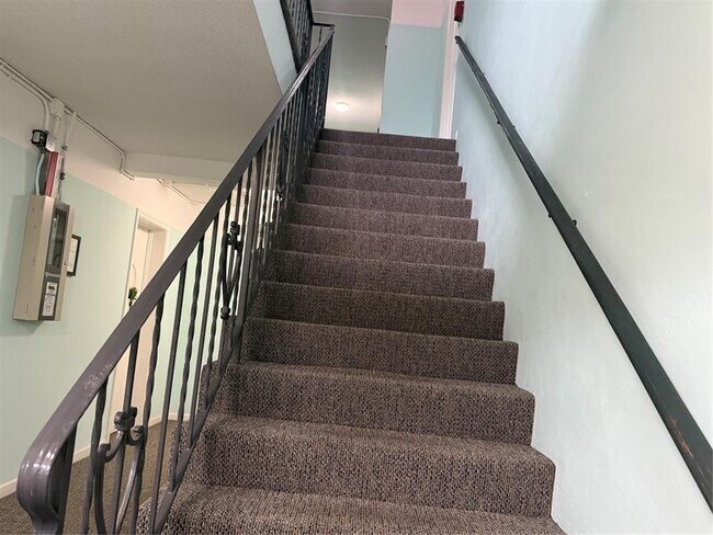 Building Photo - 412 S Cypress Rd