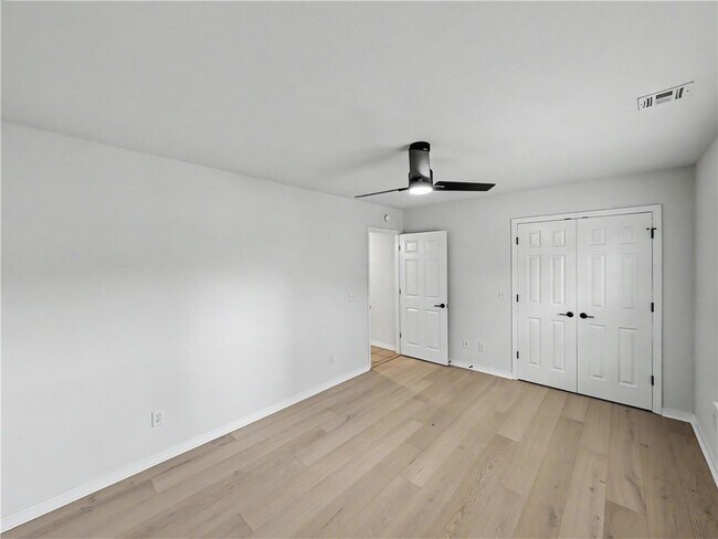 Building Photo - 11 Ettington Dr