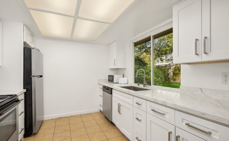 Building Photo - 14526 NE 6th Pl