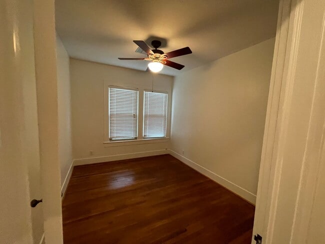 Building Photo - Freshly updated 2/2/Study home