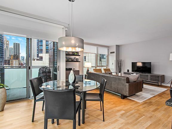 Building Photo - 505 N McClurg Ct