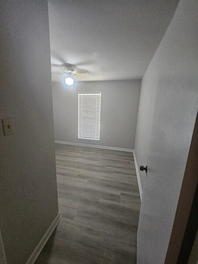 Building Photo - 27619 Gaylord South Rd