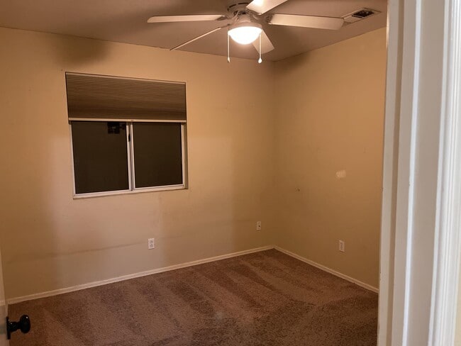 Building Photo - 922 W Sierra Madre Ave