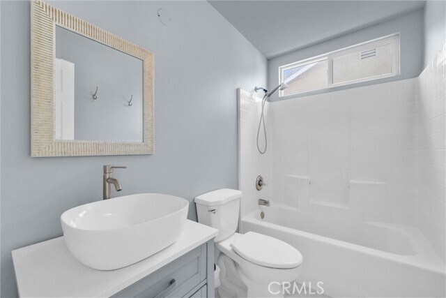 Building Photo - 962 Redtail Dr