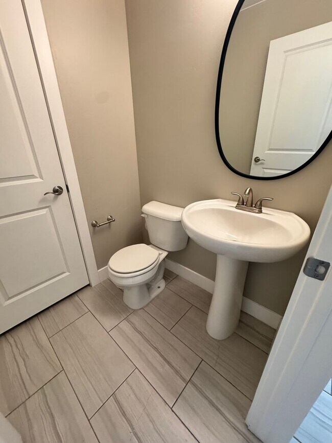 Building Photo - Desert Hills Townhome