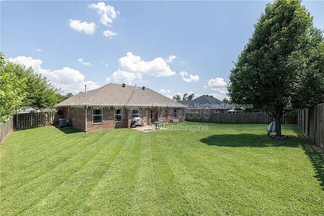 Building Photo - 421 Coopers Wy