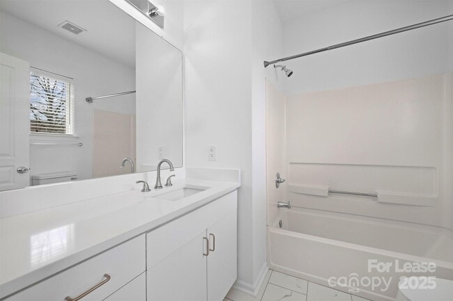 Building Photo - 2252 Vision Dr