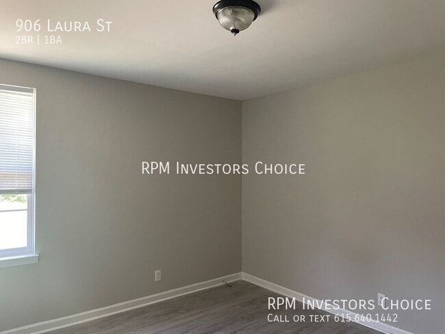 Building Photo - 906 Laura St