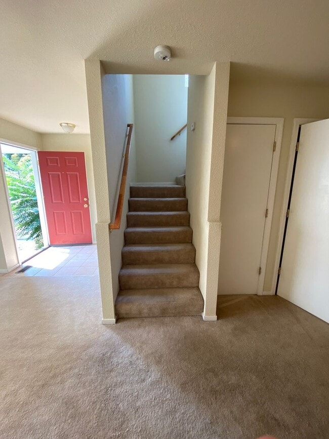 Building Photo - Midtown 2 bedroom 1.5 bathroom