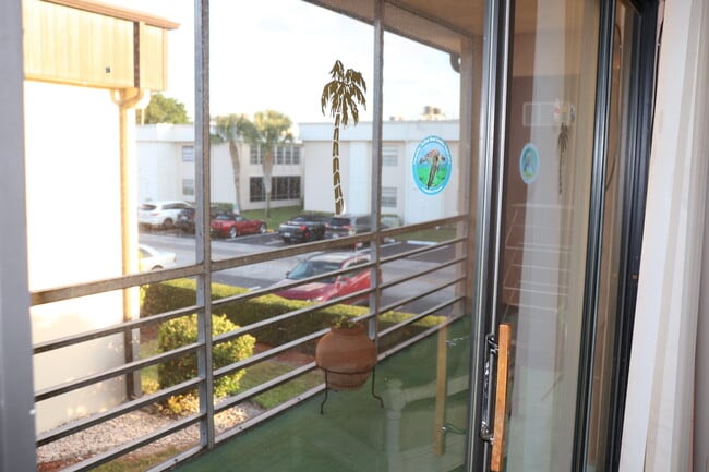 Building Photo - 87 Capri B