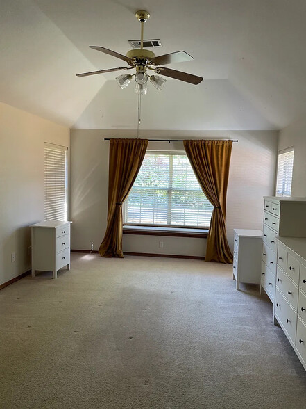 Building Photo - Room in House on Tiffany Glenn Ct