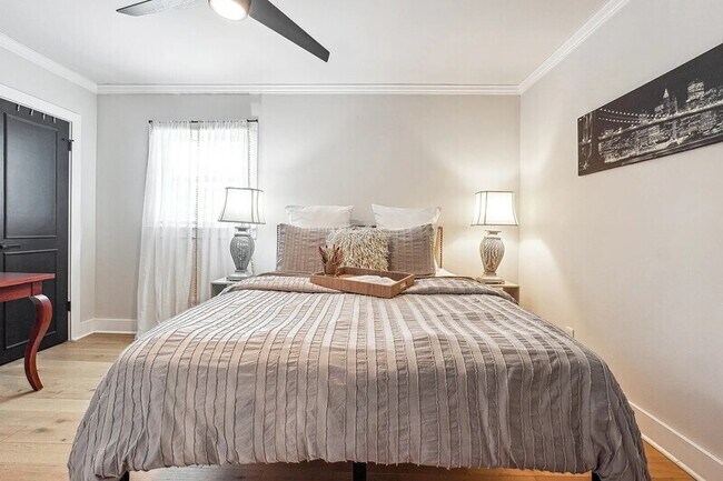 Building Photo - 2450 Hillcrest Dr