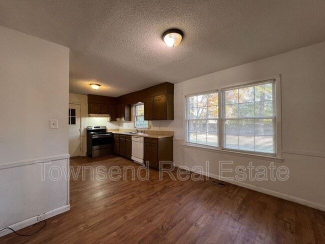 Building Photo - 236 Ramona Dr