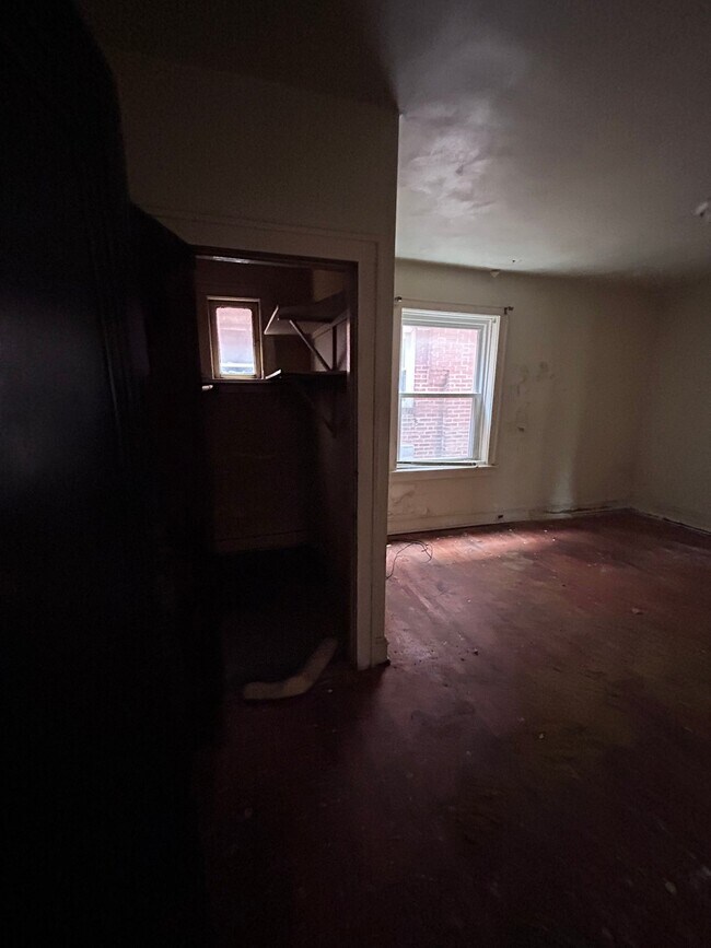 Building Photo - 5124 Northland Ave