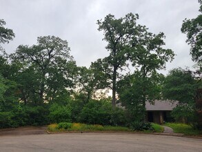 Building Photo - 3 Bedroom 2.5 Bath Home Tucked in Cul-de-sac!! Available NOW!