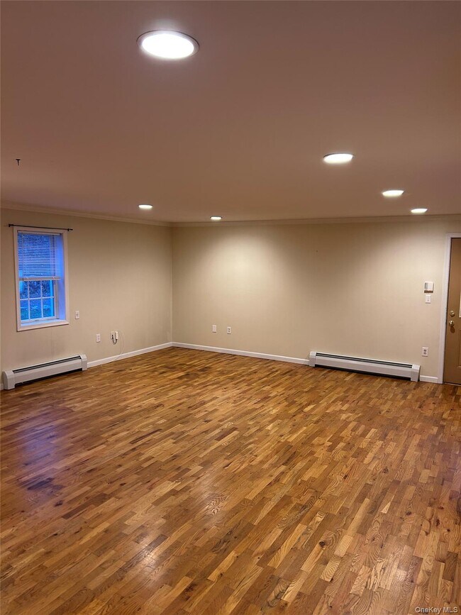 Building Photo - 106 Newport Bridge Rd