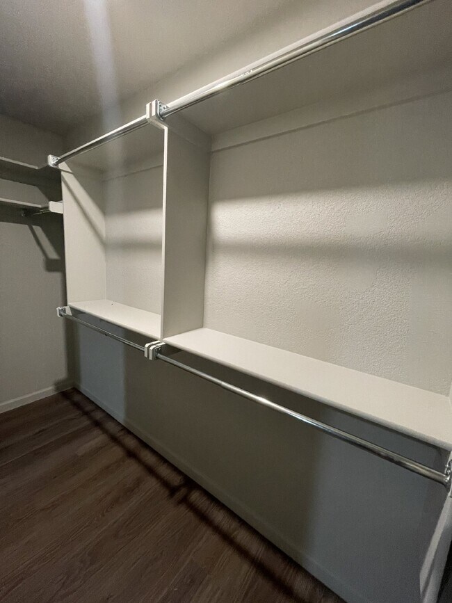 Building Photo - Modern 2 Bedroom Condo