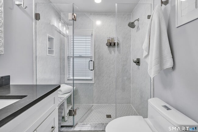 Building Photo - 132 Pequot Ave