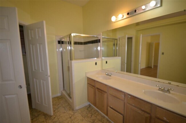 Building Photo - 4729 Castleman Dr