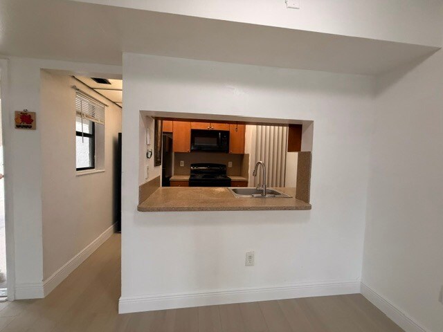 Building Photo - 9704 Hammocks Blvd