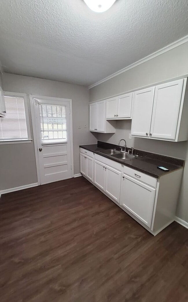 Building Photo - 2970 Hale Ave